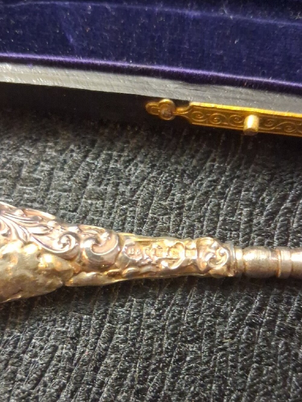 Antique Ornate Silver-Tone Shoe Horn & Button Hook Set - Purple Lined Case - Picture 5 of 11